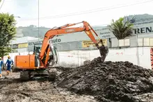 HITACHI-70 en obra