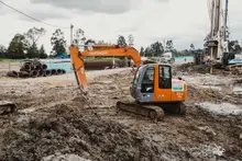 HITACHI-70 en obra